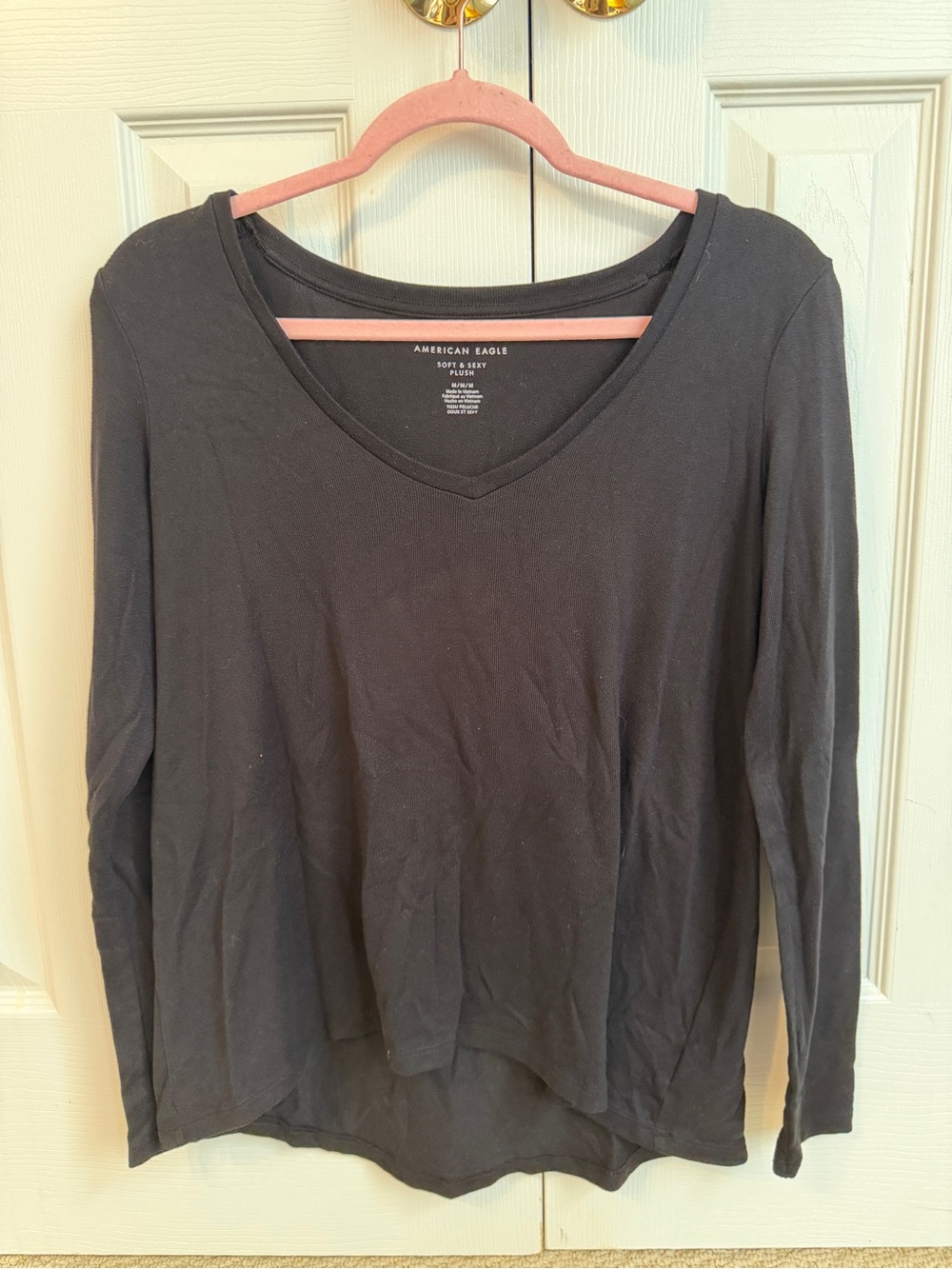 American Eagle Outfitters Black V-Neck Long Sleeve Tee